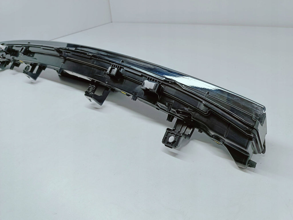 Tesla Model Y Juniper 25- LAMPA BLENDA LISTWA LED ZDERZAKA PRZÓD 203829496C