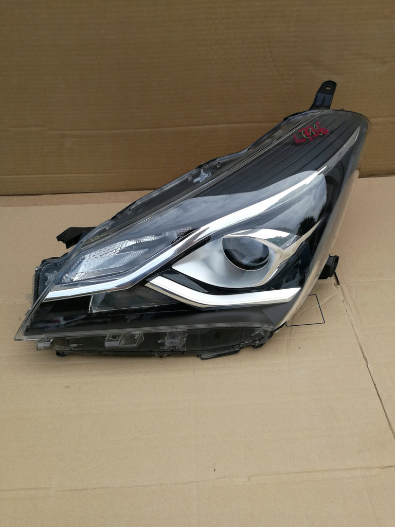 TOYOTA YARIS III LIFT 17- LAMPA REFLEKTOR LEWY PRZÓD KOITO 0D-197 EU OE