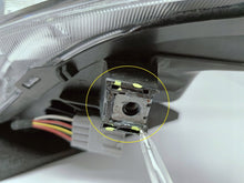 Laden Sie das Bild in den Galerie-Viewer, Toyota Auris II E18 LIFT 15- SCHEINWERFER LINKS LINSE+LED EU 81150-02K30