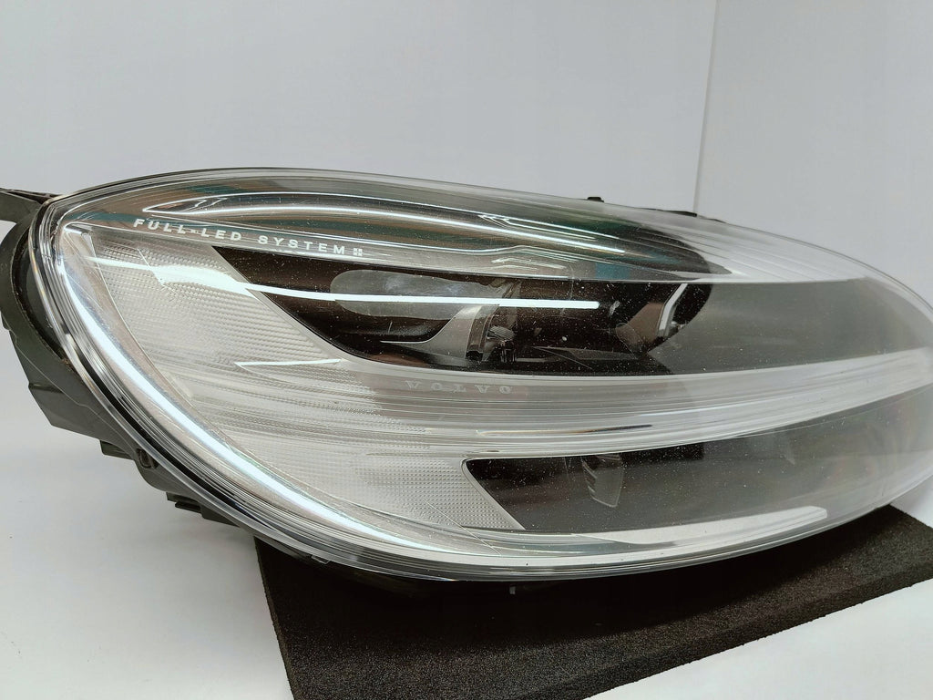 VOLVO V40 V 40 II LIFT 16- LAMPA PRAWA PRZÓD PRZEDNIA FULL LED EU 31677023