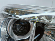 Laden Sie das Bild in den Galerie-Viewer, TOYOTA HILUX VIII 8 15- LAMPA REFLEKTOR PRAWY PRZÓD LED KOITO 0K-56