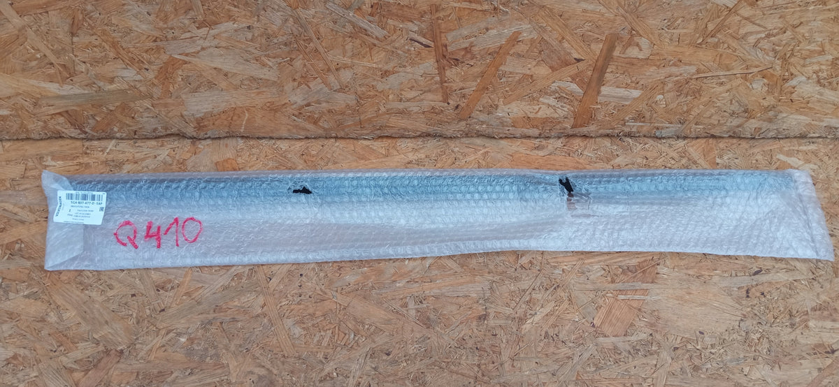 VW Golf VII 7 13- 5D Trim Strip Zgarniająca Front Left Door New 5G4837477 — photo 2 of 7