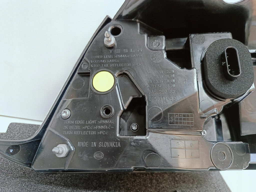 TESLA 3 LIFT Y 20- SCHEINWERFER RECHTS HINTEN LED NEU 1502087-00-D