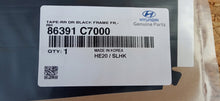 Załaduj zdjęcie do przeglądarki galerii, HYUNDAI I20 15- OKLEINA FOLIA NAKLEJKA DRZWI PRAWY TYŁ 86391C7000
