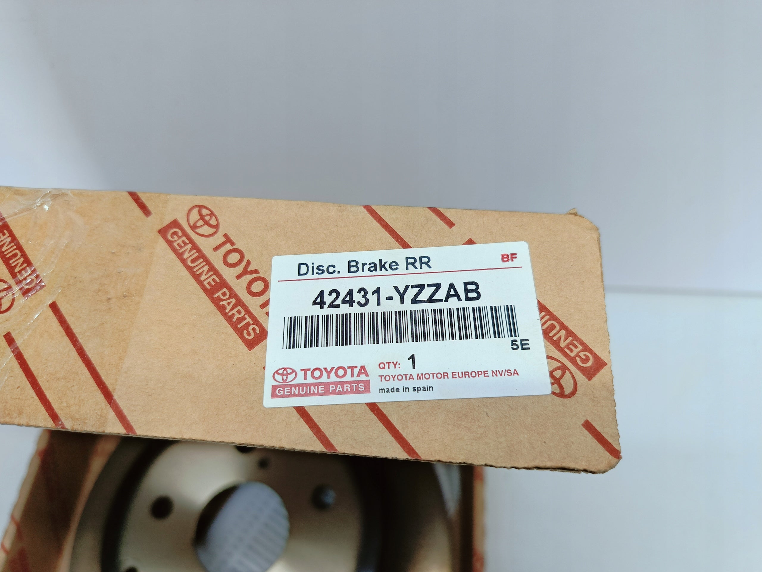 TOYOTA AVENSIS T25 SEDAN KOMBI- TARCZ HAMULCOWA TYLNA ORYGINAŁ 42431-YZZAB