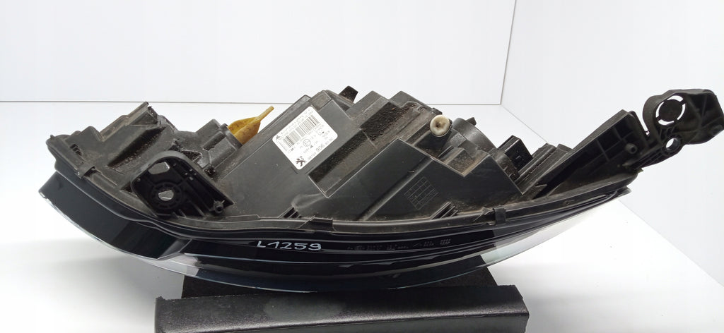 PEUGEOT 308 II T9 LIFT 17-LAMPA LEWA PRZÓD PRZEDNIA SOCZEWKA+LED 9816990680