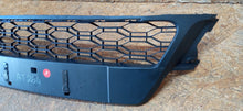 Load image into Gallery viewer, DACIA SANDERO II LIFT 17- ATRAPA ŚRODKOWA KRATKA GRILL 622541693R