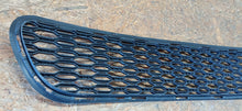Load image into Gallery viewer, KIA PRO CEED GT 15- KRATKA ATRAPA GRILL ZDERZAKA PRZÓD 86560-A2900
