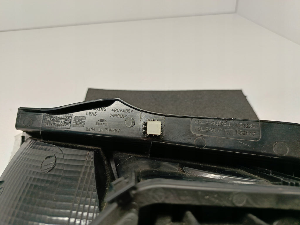 SEAT MII KF1 11- LAMPA LEWY TYŁ LEWA TYLNA FARBA EU OEM 1SL945095K