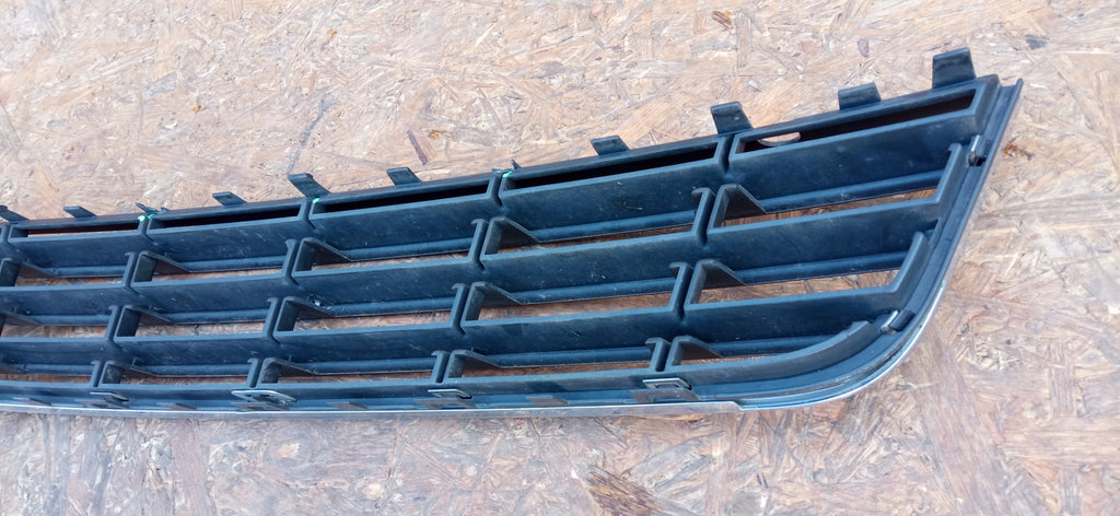VOLKSWAGEN PASSAT B6 05- ATRAPA KRATKA GRILL ZDERZAKA PRZEDNIEGO 3C0853677