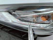 Load image into Gallery viewer, HYUNDAI KONA I 17- LAMPA GÓRNA ŚWIATŁO DRL LEWY PRZÓD 92207-J9000