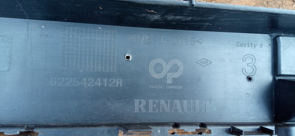 RENAULT CLIO 4 IV LIFT 16- ATRAPA KRATKA ŚRODKOWA GRILL 622542412R
