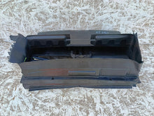 Load image into Gallery viewer, PEUGEOT 3008 III 23- KIEROWNICA WLOT POWIETRZA ROLETA ŻALUZJA 9841341080