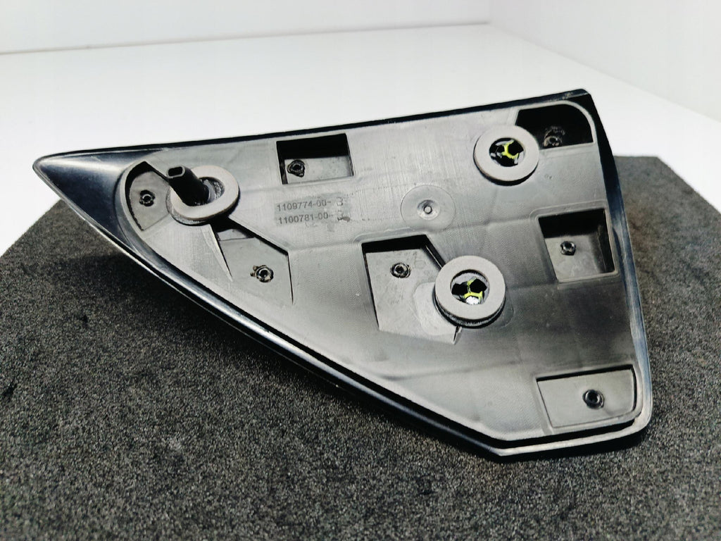 TESLA MODEL 3 M3 - ODBLASK REFLEKS LAMPY BŁOTNIKA PRAWY TYŁ 1109774-00-B