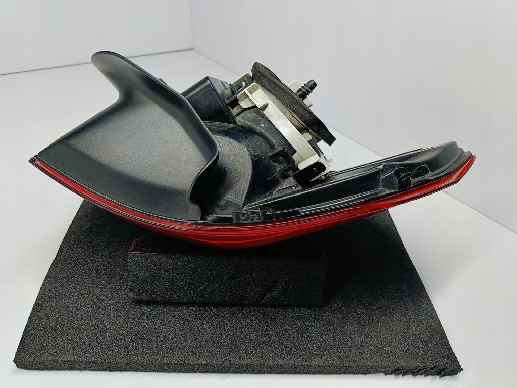 VOLKSWAGEN TOURAN 5TA 15- LAMPA PRAWA TYLNA PRAWY TYŁ 5TA945096A