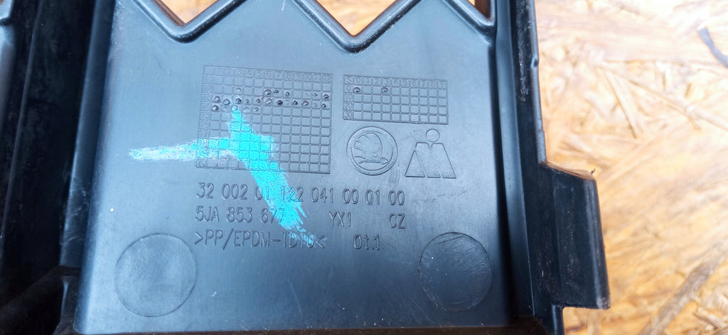 SKODA RAPID 12- KÜHLERGRILL GITTER STOSSSTANGE VORNE 5JA853677