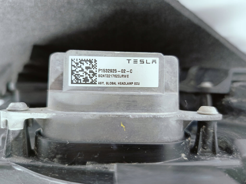 TESLA MODEL 3 M3 LIFT Y MY 20- LAMPA PRAWA PRZÓD FULL LED EU 1514953-00-D
