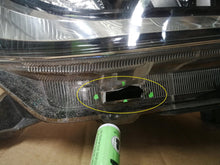 Laden Sie das Bild in den Galerie-Viewer, TOYOTA HILUX VIII 8 15- LAMPA REFLEKTOR PRAWY PRZÓD LED KOITO 0K-56