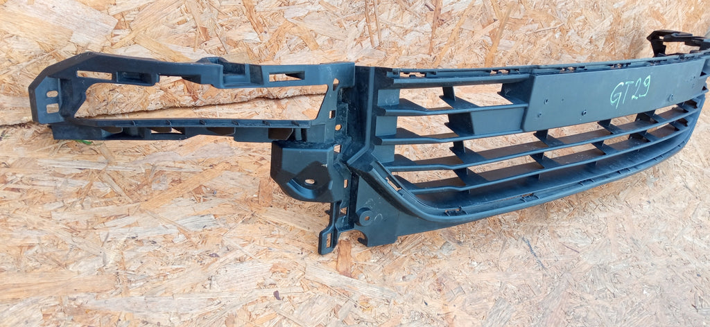 RENAULT CLIO 4 IV LIFT 16- ATRAPA KRATKA ŚRODKOWA GRILL 622542412R