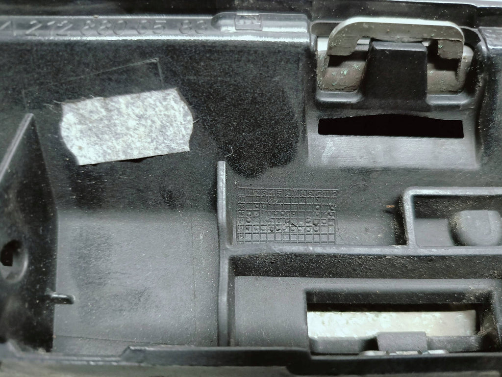 Mercedes-Benz E W212 09- ATRAPA GRILL ZDERZAKA PRZEDNIEGO A2128800583
