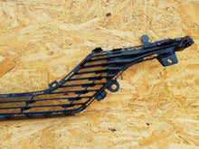 Load image into Gallery viewer, PEUGEOT 208 II 19- KRATKA ŚRODKOWA ATRAPA GRILL ZDERZAKA PRZÓD 9823209880