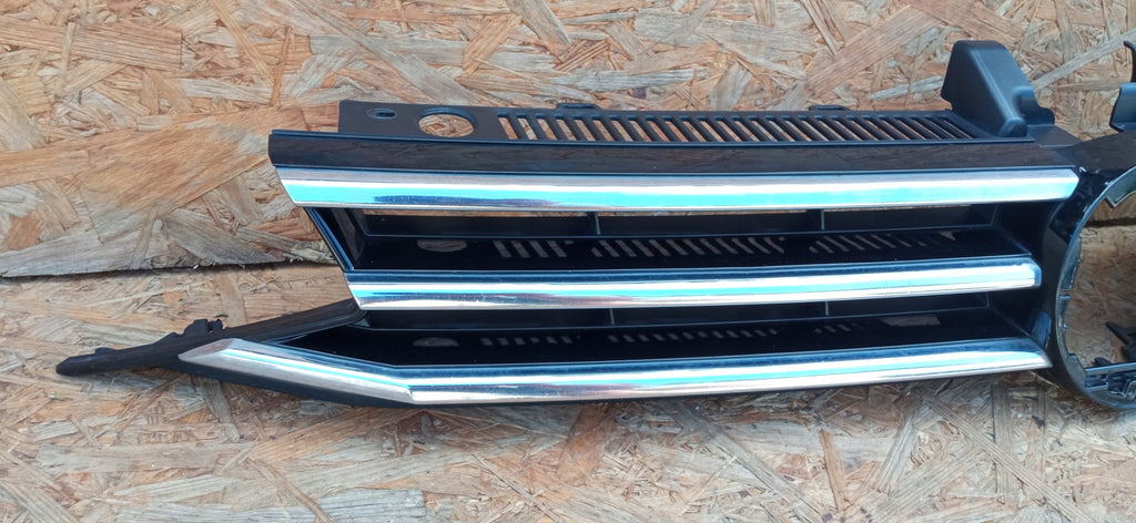 VOLKSWAGEN TOURAN II 5TA 15- ATRAPA KRATKA GRILL ZDERZAKA PRZÓD 5TA853653B