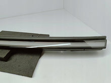 Laden Sie das Bild in den Galerie-Viewer, Tesla Model Y Juniper 25- LED-Leuchtenleiste Stoßfänger vorn 2038294-00-E
