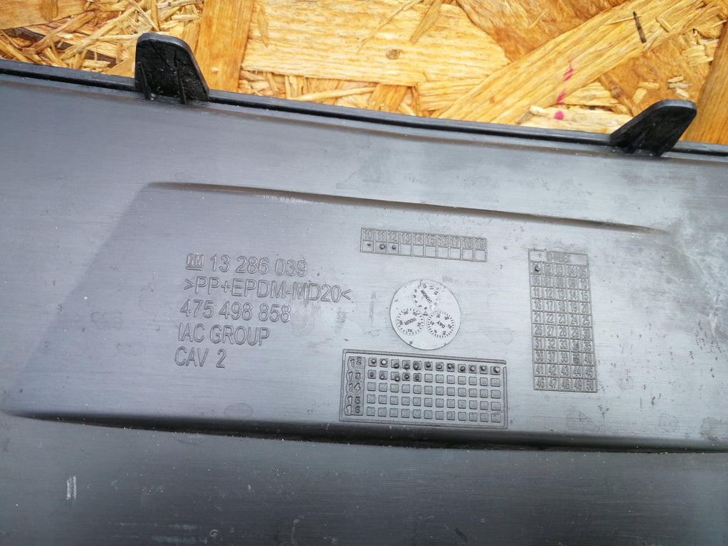 OPEL CORSA D LIFT 12- LISTWA ŚRODKOWA NAKŁADKA ZDERZAKA PRZÓD 13286039