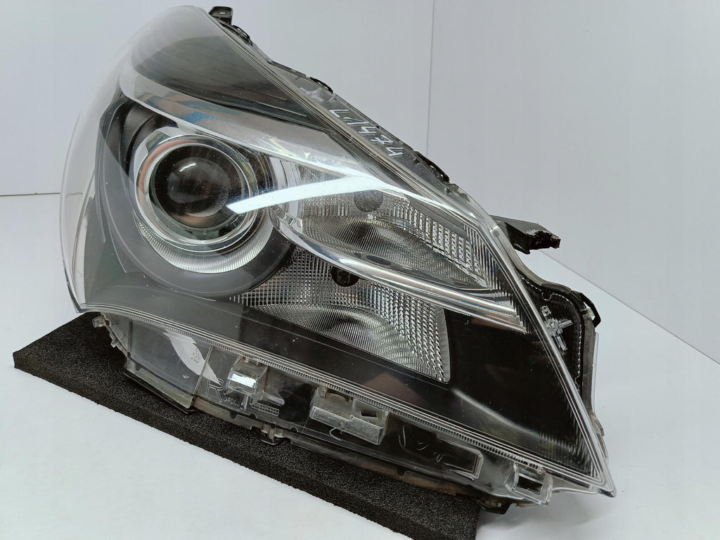 TOYOTA YARIS III LIFT 14- LAMPA PRAWA PRZÓD PRZEDNIA KOITO OD-160