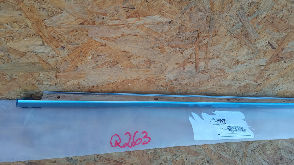 TOYOTA COROLLA CROSS TÜRLEISTE HINTEN LINKS NEU