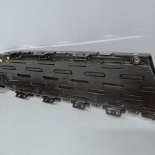 Laden Sie das Bild in den Galerie-Viewer, KIA Picanto III 17- GRILL BLENDE STOSSSTANGE VORNE 86351-G6000