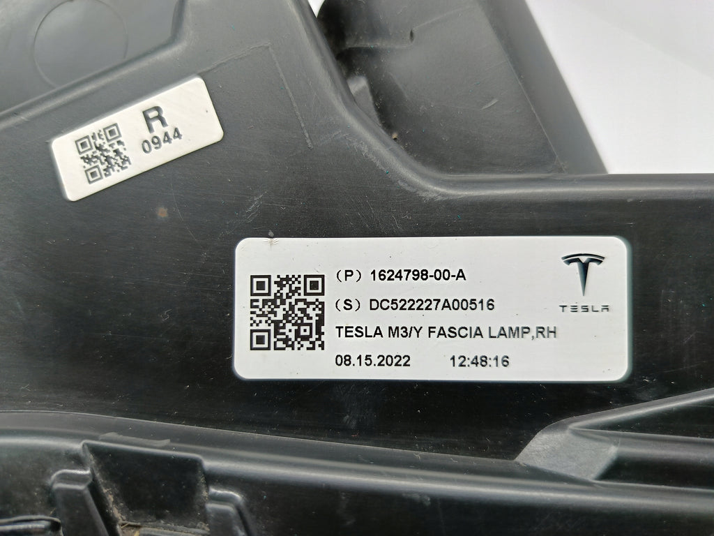 TESLA 3 LIFT Y 20- HALOGEN DRL PRAWY LAMPA PRZECIWMGIELNA LED 1624798-00-A