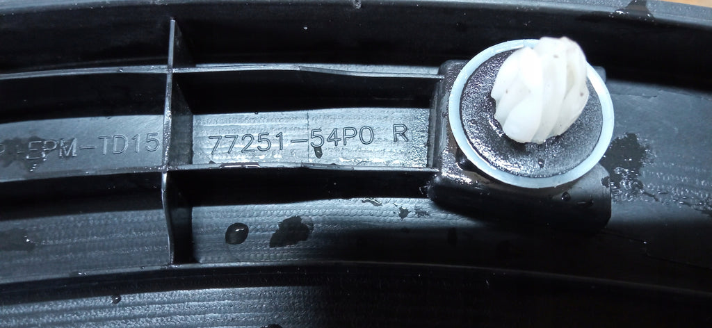 SUZUKI VITARA III 3 15- LISTWA NAKŁADKA BŁOTNIKA PRAWY TYŁ 77251-54P0R