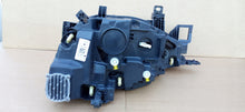 Laden Sie das Bild in den Galerie-Viewer, VW ID.4 ID4 21- LAMPA PRAWA PRZÓD PRZEDNIA FULL LED 11B941006