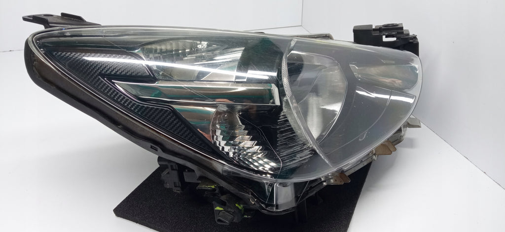 MAZDA 2 II DJ 14- LAMPA PRAWA PRZÓD PRZEDNIA PRAWA ZWYKŁA DB5J-51030