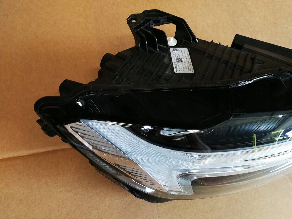 VOLVO XC60 II LIFT 20- LAMPA PRAWA PRZÓD PRZEDNIA MID LHD FULL LED 32342515