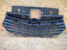 Laden Sie das Bild in den Galerie-Viewer, OPEL VIVARO B 14- ATRAPA KRATKA GRILL ZDERZAKA PRZEDNIEGO CHROM 623105615R