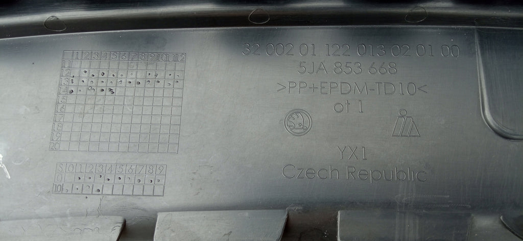 SKODA RAPID 12- KÜHLERGRILL GITTER STOßSTANGENGRILL VORNE CHROM 5JA853668