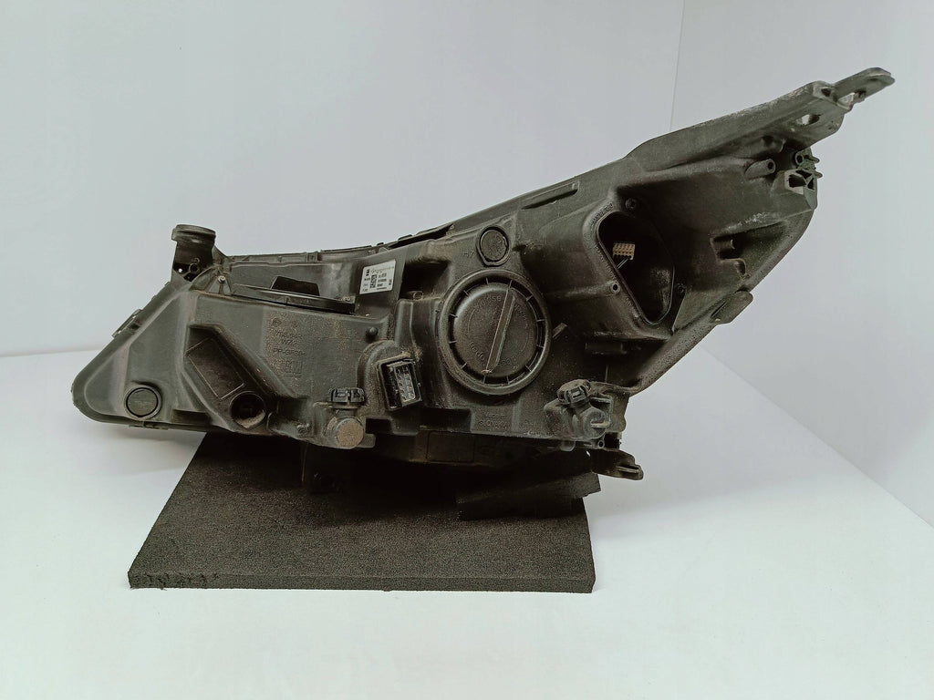 Opel Astra K V 15- LAMPA PRAWA PRZÓD SOCZEWKA ZWYKŁA + LED 39158006