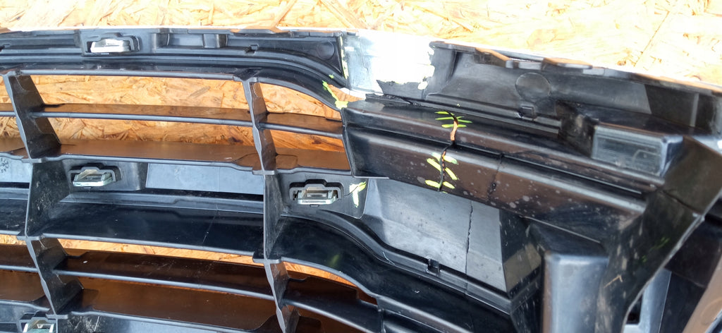 TOYOTA HILUX 15- KÜHLERGRILL STOSSSTANGE VORNE 53111-0K720