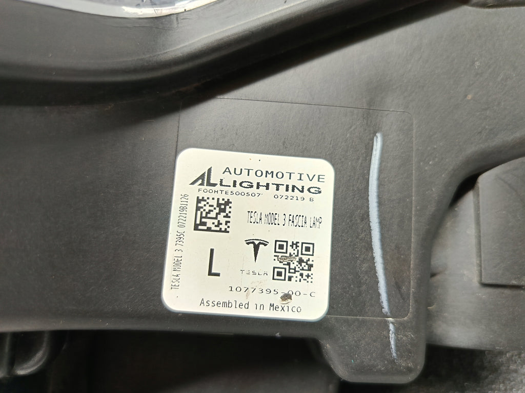 TESLA MODEL 3 M3 17- HALOGEN DRL LEWY LAMPA PRZECIWMGIELNA LED 1077395-00-C