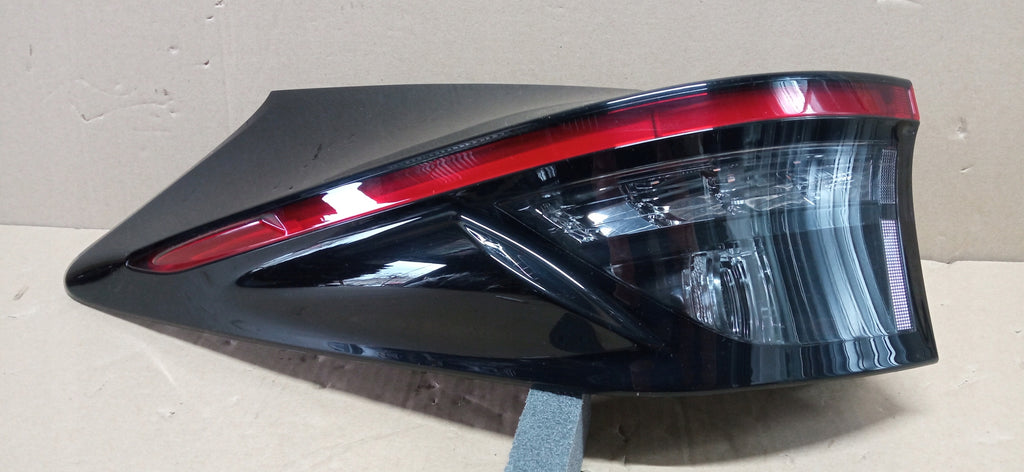 TOYOTA YARIS CROSS 20- RÜCKLEUCHTE LINKS HINTEN LED 81560-0DE20 0D-319