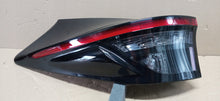 Laden Sie das Bild in den Galerie-Viewer, TOYOTA YARIS CROSS 20- RÜCKLEUCHTE LINKS HINTEN LED 81560-0DE20 0D-319