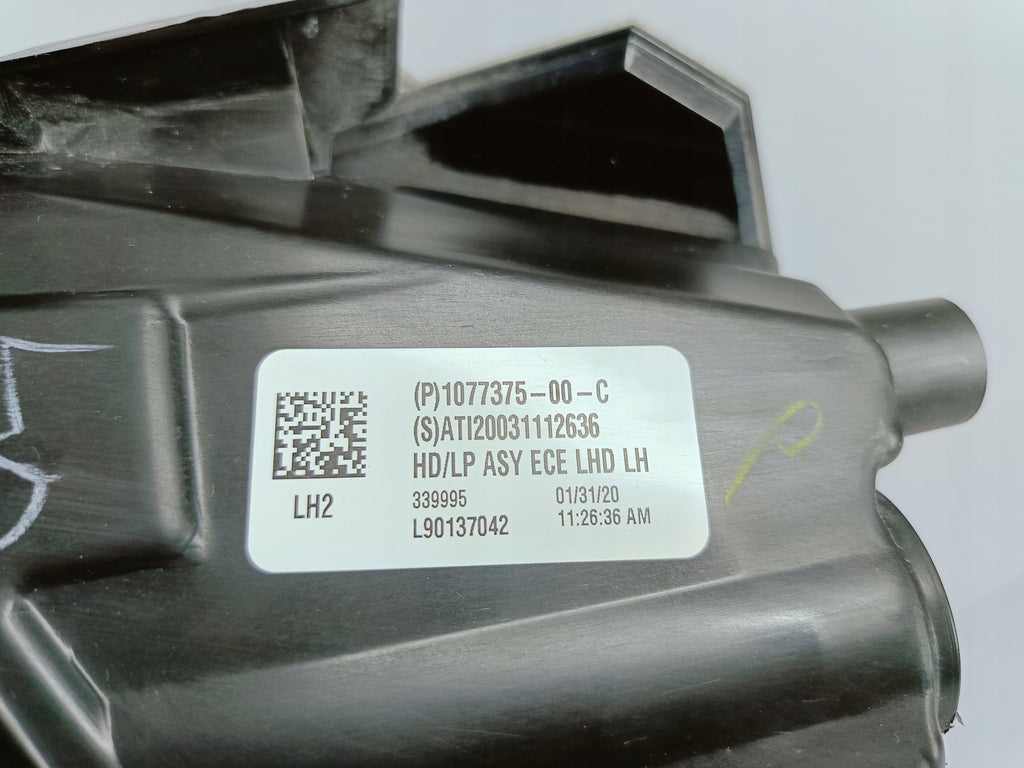 TESLA MODEL 3 III 17- LAMPA LEWA PRZÓD PRZEDNIA FULL LED 1077375-00-C