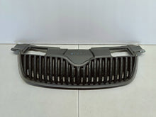Laden Sie das Bild in den Galerie-Viewer, Skoda Fabia II Mk2 5J 07- GRILL ATRAPA ZDERZAKA PRZEDNIEGO 5J0853668