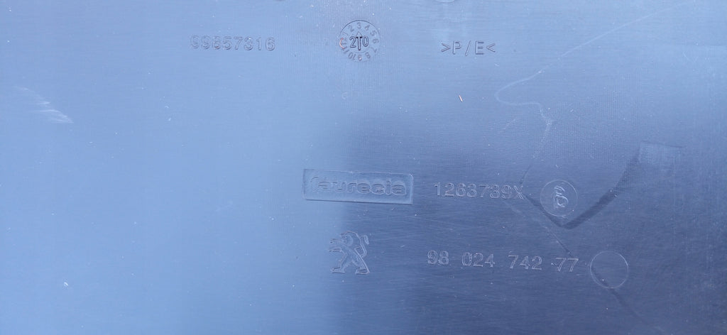 PEUGEOT 2008 I 13- ZAŚLEPKA RADARU OSŁONA WZMOCNIENIE ATRAPA 9802474277