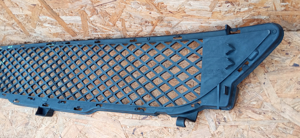 MERCEDES B KLASA W246 11- KRATKA ATRAPA GRILL ZDERZAKA PRZÓD A2468851122