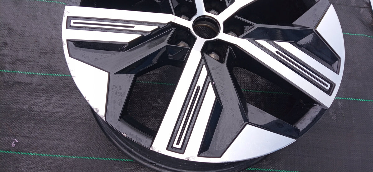 Felga Aluminiowa Renault Megane V E-Tech 7.0"x20" 5X114.3 ET34 403008508R — zdjęcie 5 z 15