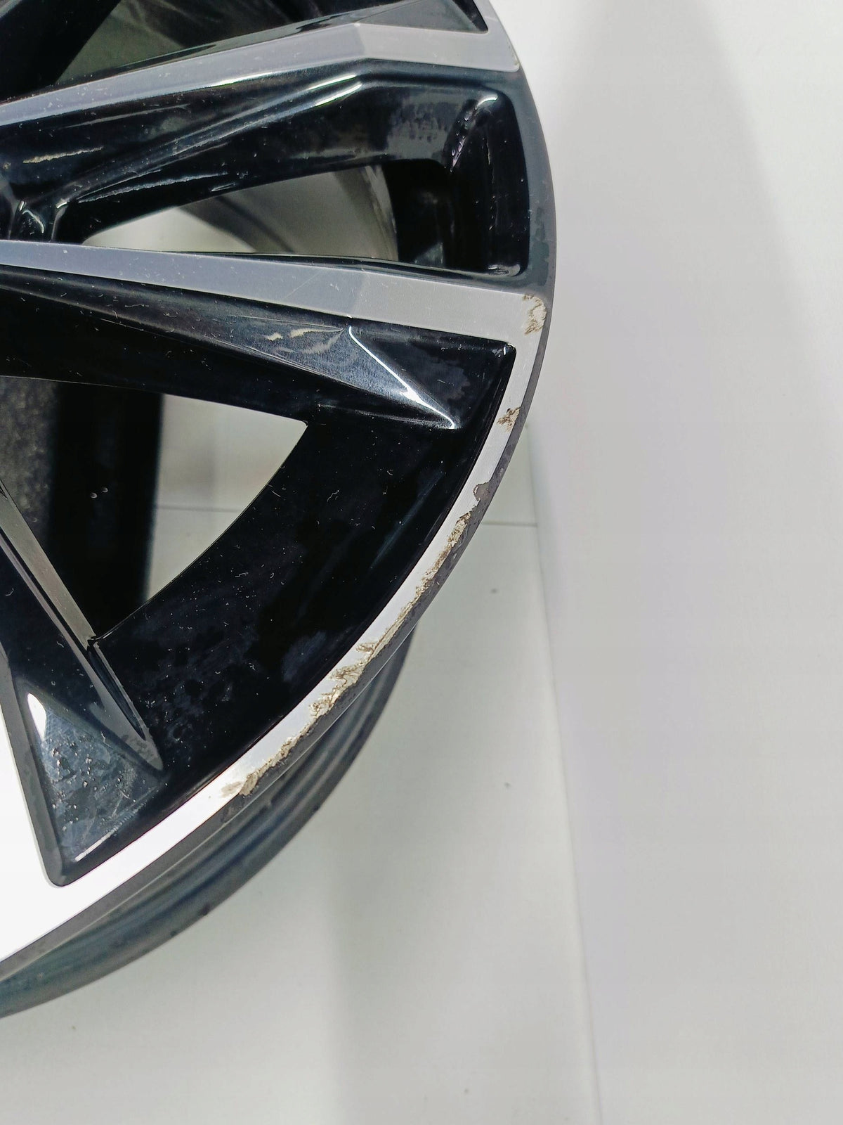 Volvo V60 S60 V90 S90 Felga Aluminiowa 18 Cali 18''x8'' 5x108 ET42 32358646 — zdjęcie 10 z 16