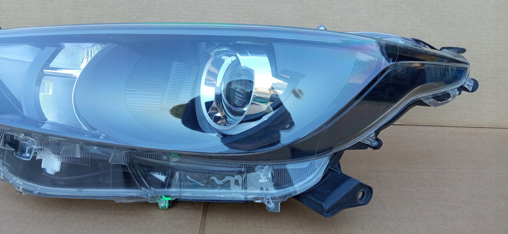 TOYOTA YARIS IV 4 19- LAMPA REFLEKTOR LEWY PRZÓD SOCZEWKA KOITO K0-6 EU